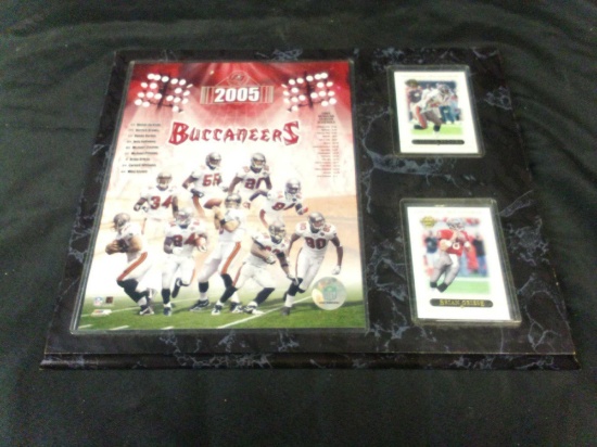 15" x 12" 2005 BUCCANEERS FAUX MARBLE PLAQUE HANGER - DEREK BROOKS AND BRIAN GRIESE CARDS IN CLEAR