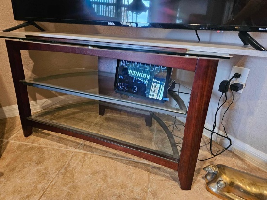 GLASS AND WOOD TV MEDIA STAND