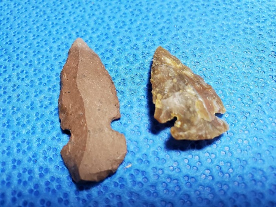 American Indian Artifact - pair of arrowheads, points
