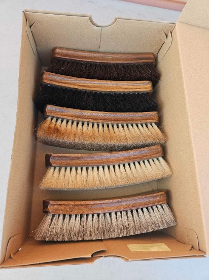 Box of shoeshine brushes, 100% Horsehair