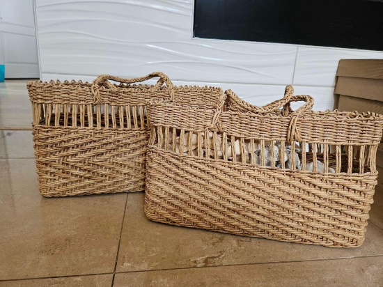 PAIR OF STRAW TOTES BAGS