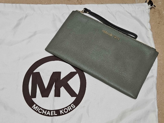 MICHAEL KORS WRISTLET CLUTCH BAG