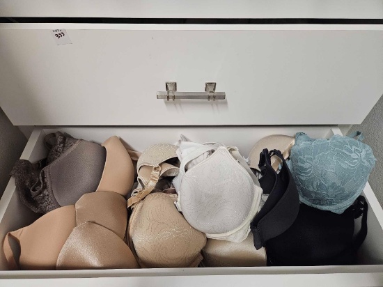 DRAWER GROUPING LADIES UNDERGARMENT / UNDERWIRE BRAS, previously worn