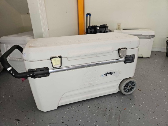 VERY LARGE IGLOO FISHING COOLER ON WHEELS