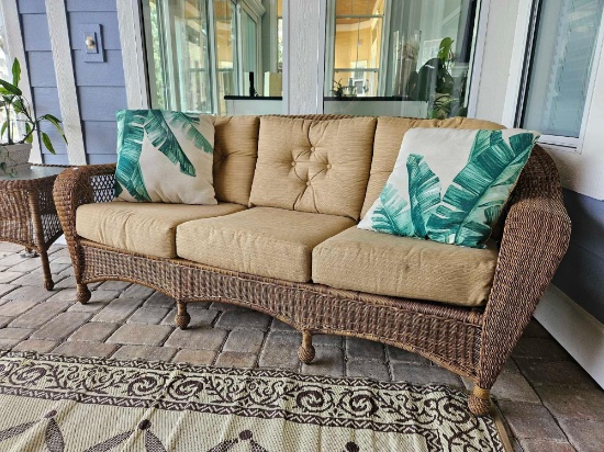 Beautiful! Outdoor Wicker Patio Sofa