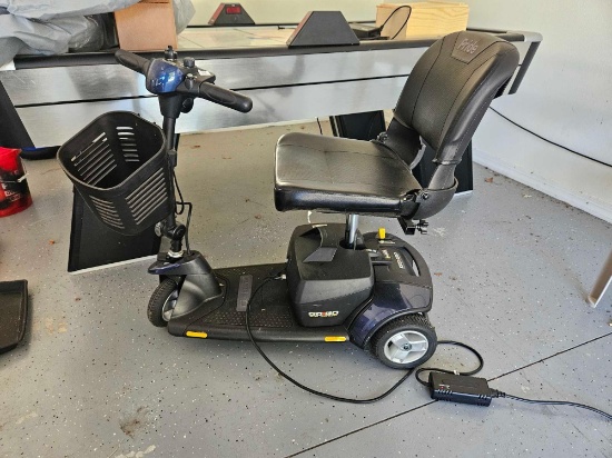 Pride Mobility Go Go Elite Traveler 3-wheel Scooter