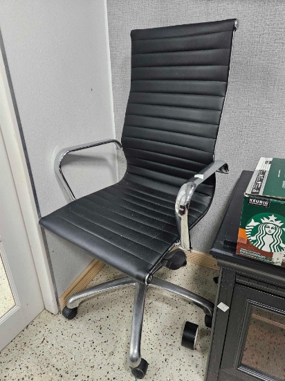 NICE! HIGH BACK EXECUTIVE OFFICE CHAIR