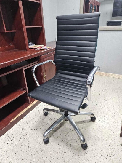 NICE! HIGH BACK EXECUTIVE OFFICE CHAIR