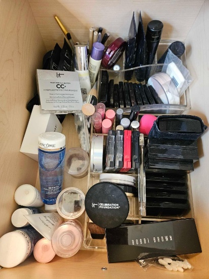 CONTENTS OF MAKEUP DRAWER INCLUDING BOBBY BROWN, LANCOMESOME NEW