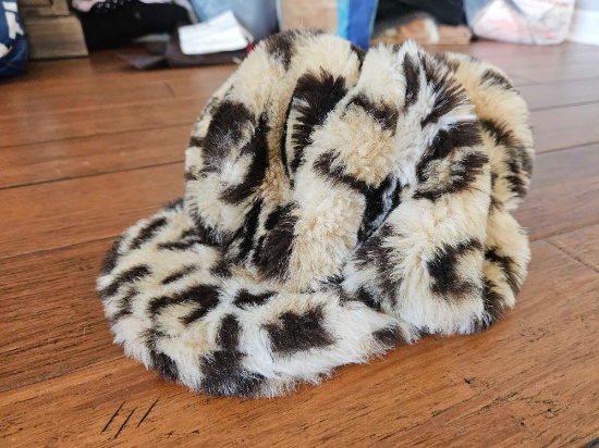 FABULOUS FUNKY Vintage WE Seattle FAUX LEOPARD GOOVY HAT