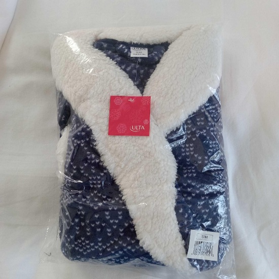 New Sealed Blue and White Sz S Ulta Robe