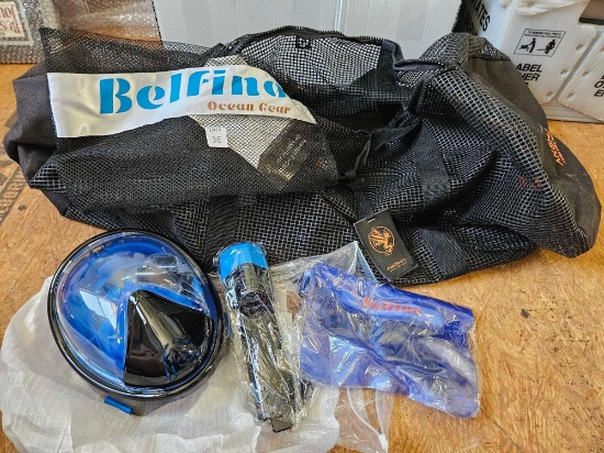 Full face dive mask and Akona Adventure Gear dive utility bag