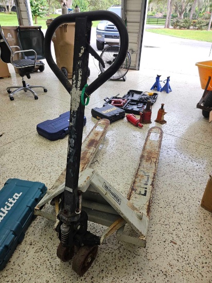 ROUGHNECK 4400 PALLET JACK