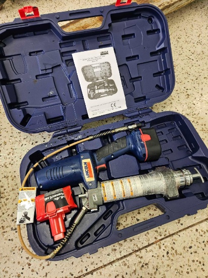 Lincoln 1884 20 Volt Lithium-Ion PowerLuber Grease Gun Kit