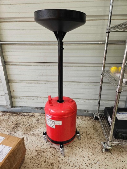 PITTSBURG, 5 GALLON OIL DRAIN ON SWIVEL CASTERS