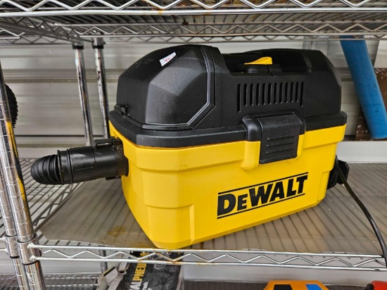 DEWALT WET DRY VAC 4 GALLON