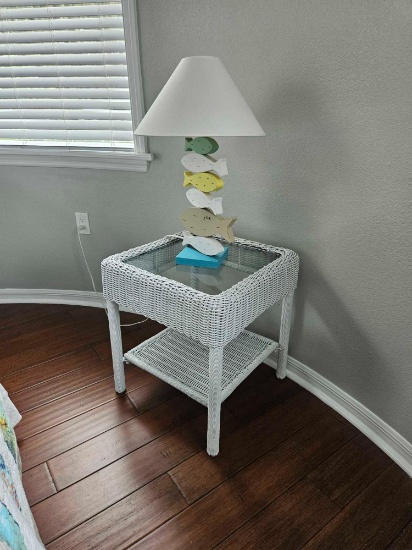 Park Meadows? Crisp White Wicker Glass -top Accent Table