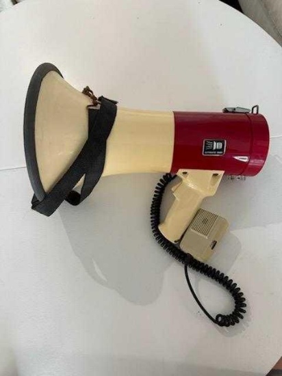 GET EVERYONES ATTENTION! GREAT Western Safety MEGAPHONE with safety Siren
