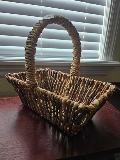 Vintage Woven Egg-carrying Basket