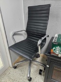 NICE! HIGH BACK EXECUTIVE OFFICE CHAIR