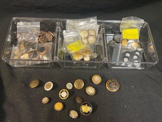 Vintage and antique buttons, primarily made of metal, Gold and Dark-tone