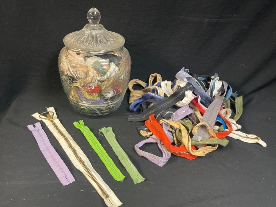 COLLECTIBLE Vintage Anchor Hocking EAPG Daisy FULL OF ZIPPERS