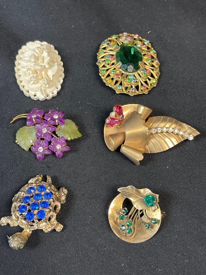 (6) Vintage Filigree, Rhinestone, Floral, and Classy Jewelry Brooches