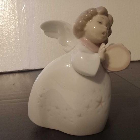 Lladro "Little Angel with Tambourine" figurine, model number 6530.