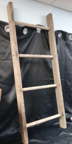 4 Ft Wood Quilt Ladder Rack