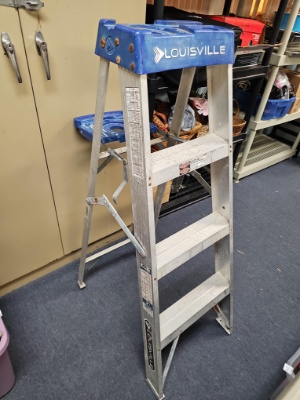 Louisville 4-foot aluminum step ladder Model L-2112-04S