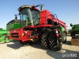 8230 Case IH combine, 620/70R42 duals, 750/65R26 rear, 4 wh., chopper, extra concaves, 259 hrs., 201