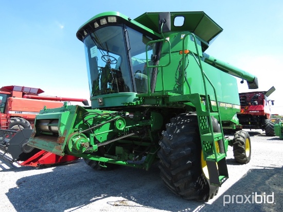 9500 John Deere Combine