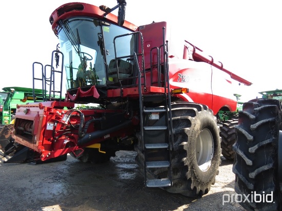 7120 Case IH Combine