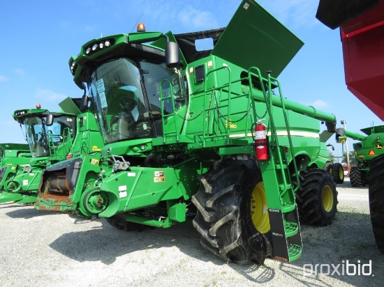 S680 John Deere Combine