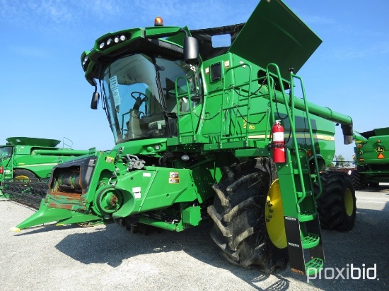 S680 John Deere Combine