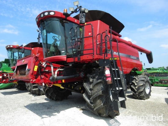 8230 Case IH Combine