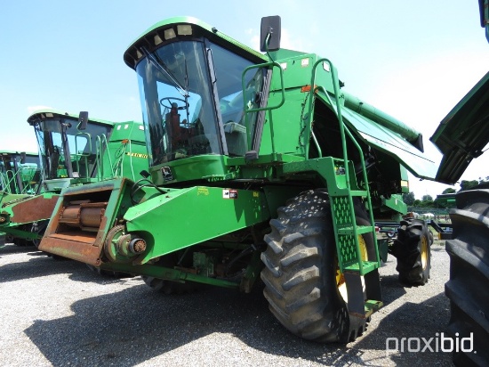 9500 John Deere Combine