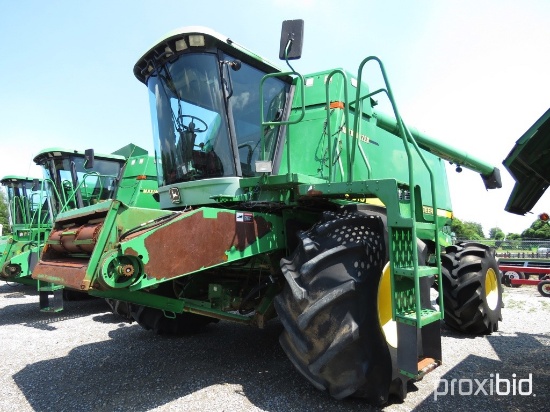 9610 John Deere Combine