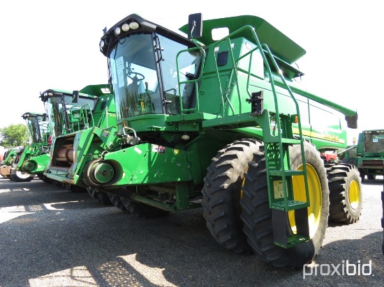9760 STS John Deere Combine