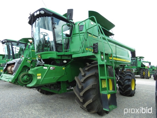 9870 STS John Deere Combine