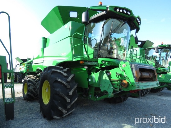 S690 John Deere Combine