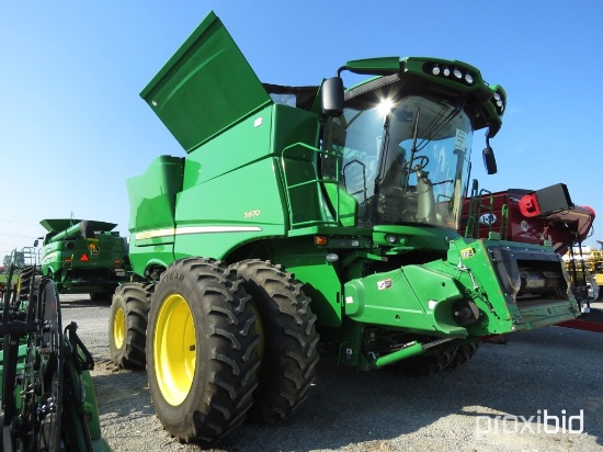 S670 John Deere Combine