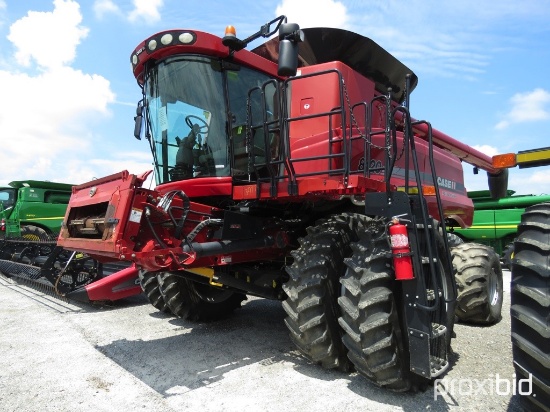 8120 Case IH Combine