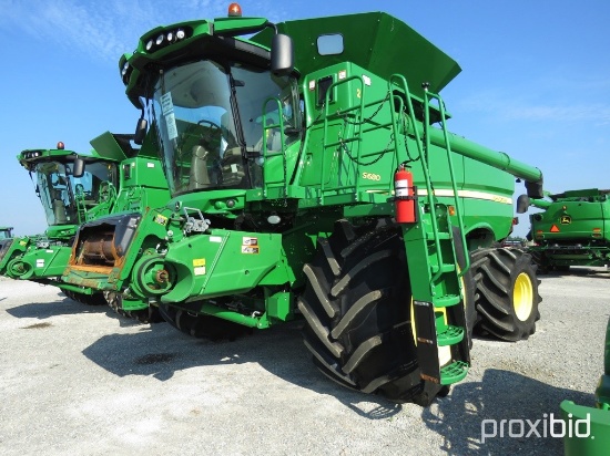 S680 John Deere Combine