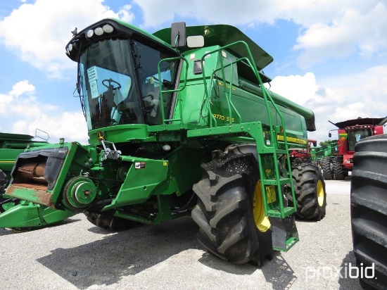 9770 STS John Deere Combine