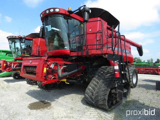 8230 Case IH Combine
