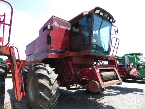 1680 Case IH Combine