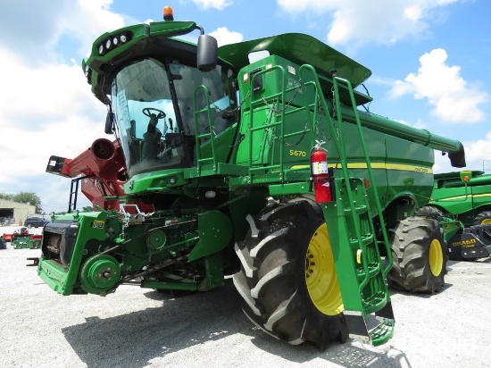 S670 John Deere Combine