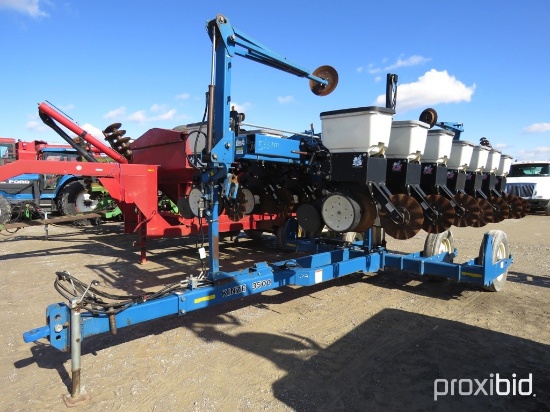 3500 Kinze 8 row 15” planter, 2004 yr., SN 902366