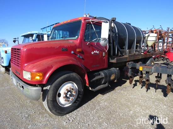 4700 International truck, w/water tank
